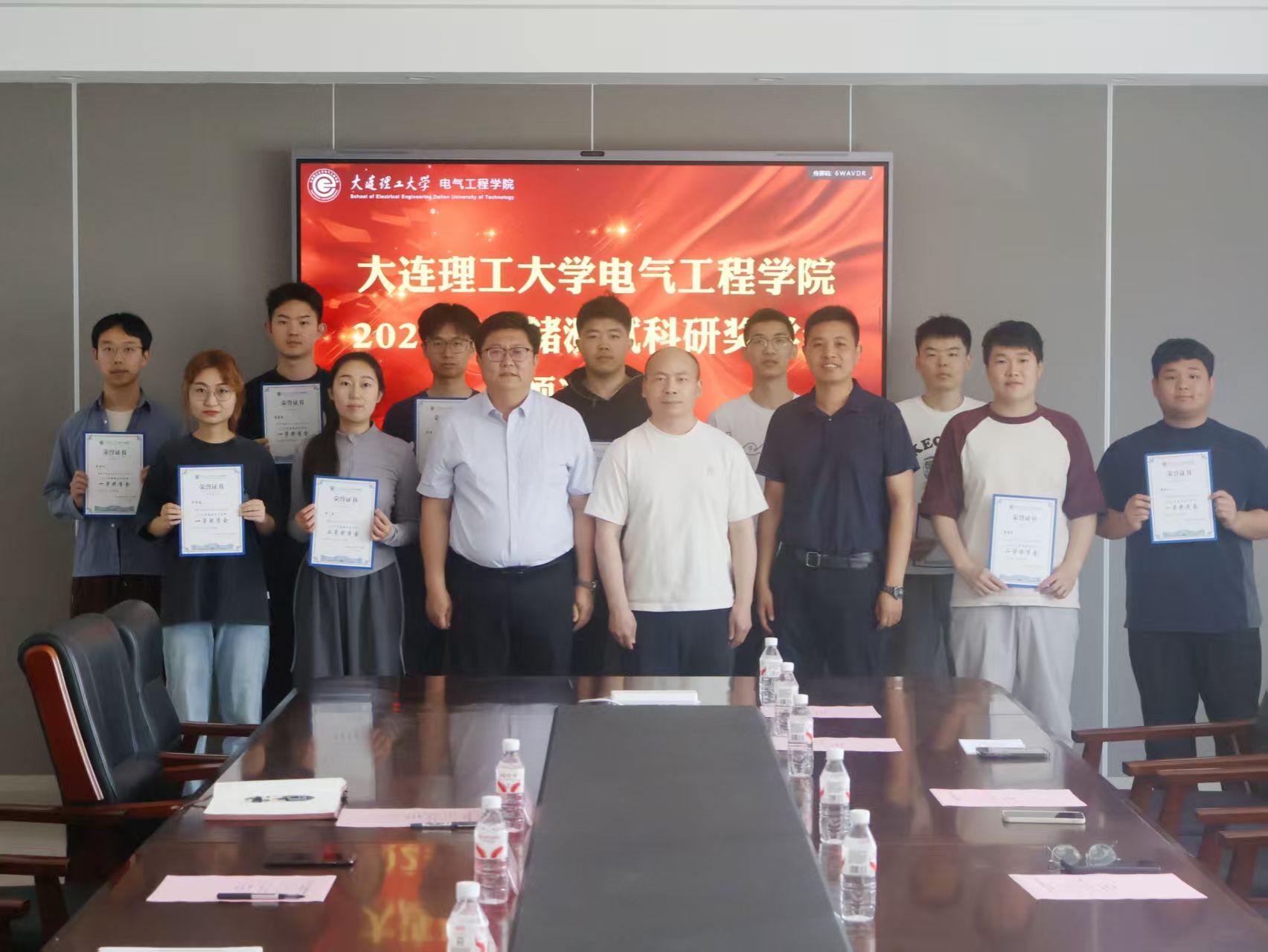 韩国三级片
举行2025年海储测试科研奖学金颁奖仪式